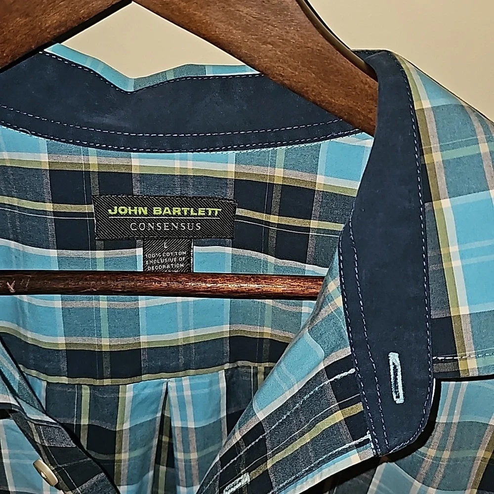 CONSENSUS men's plaid button-up Size L - Picture 3 of 5